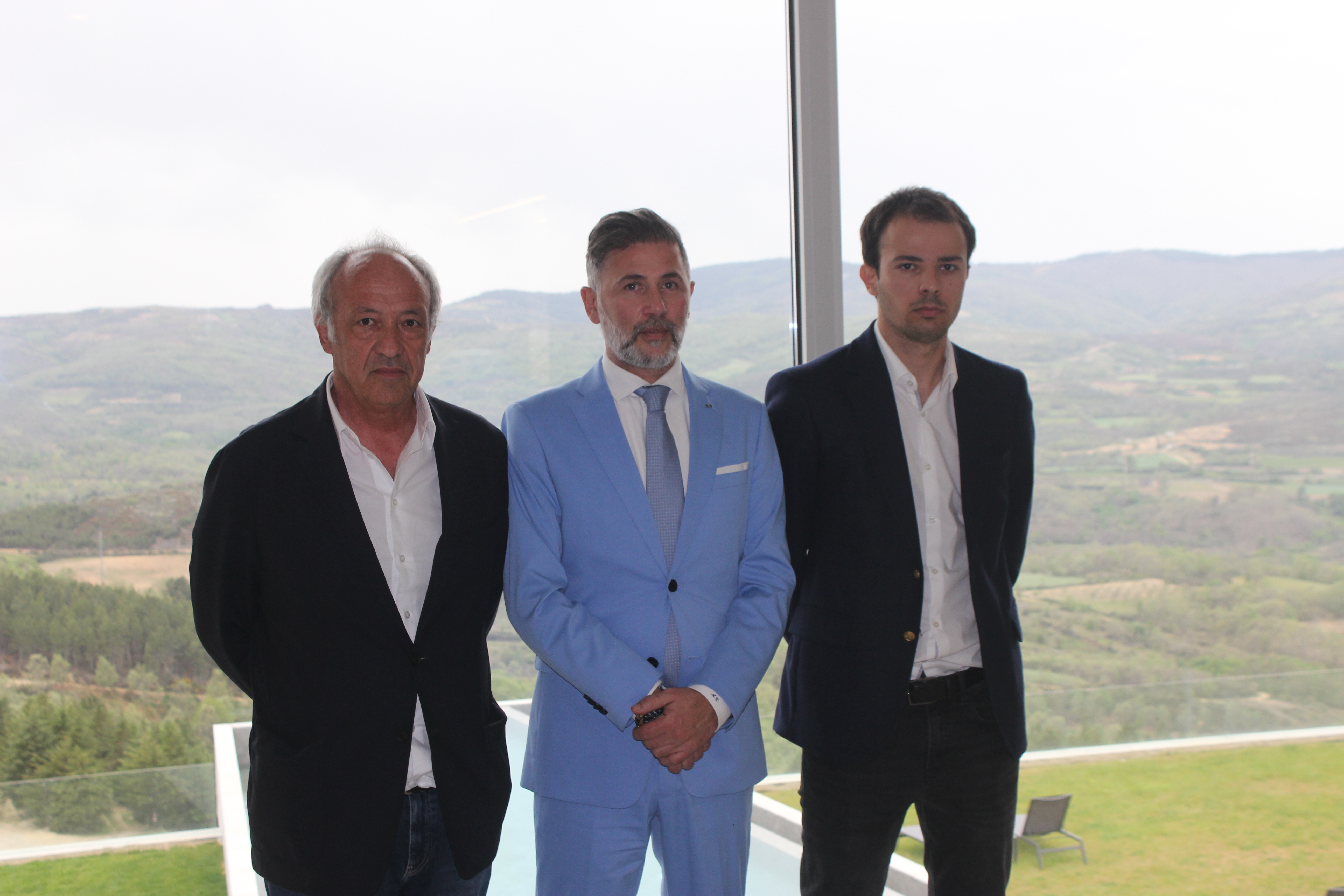 Adriano Martins e a restante equipa